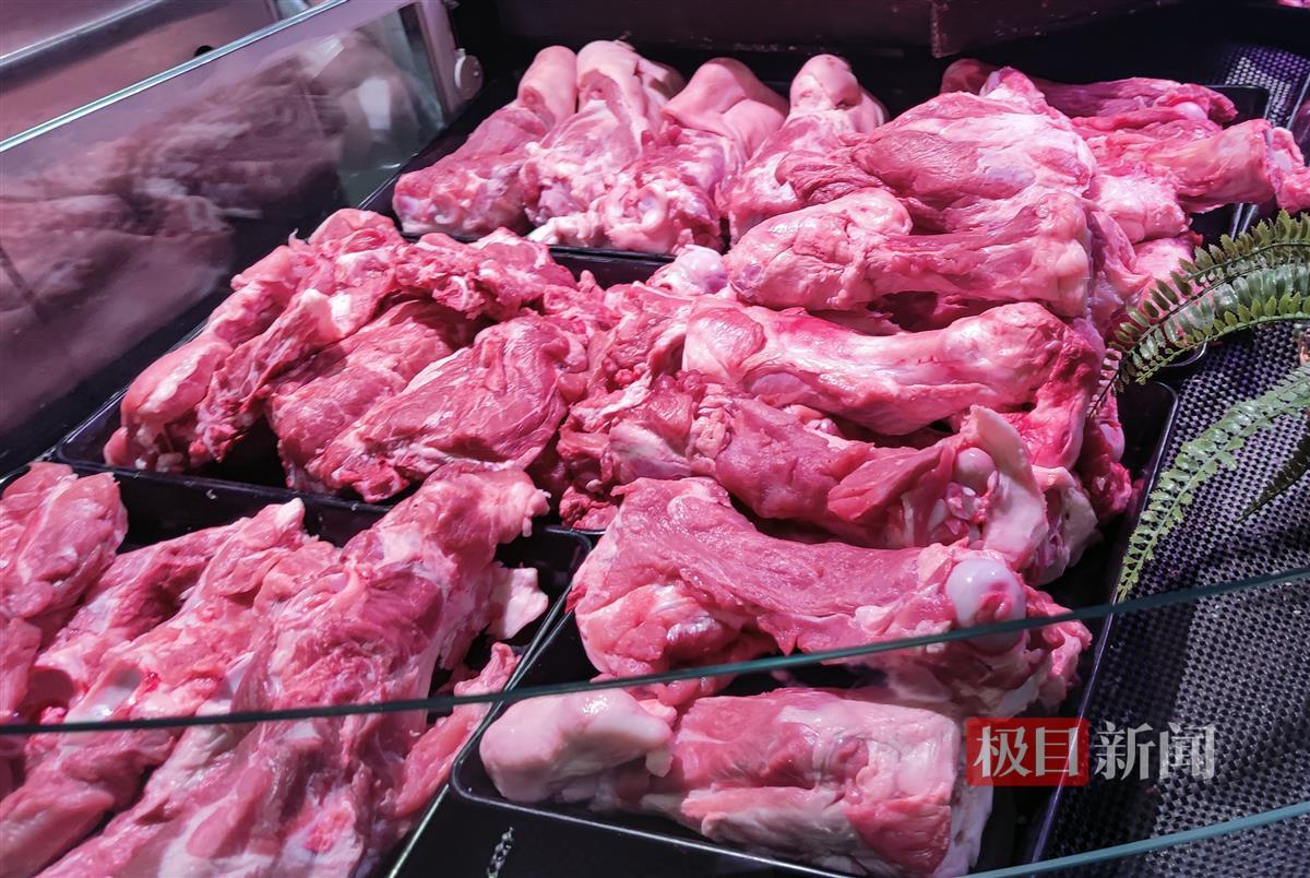 猪肉价格回落至二级预警区间，36个大中城市精瘦肉零售价格周均价同比收窄至30%—40%